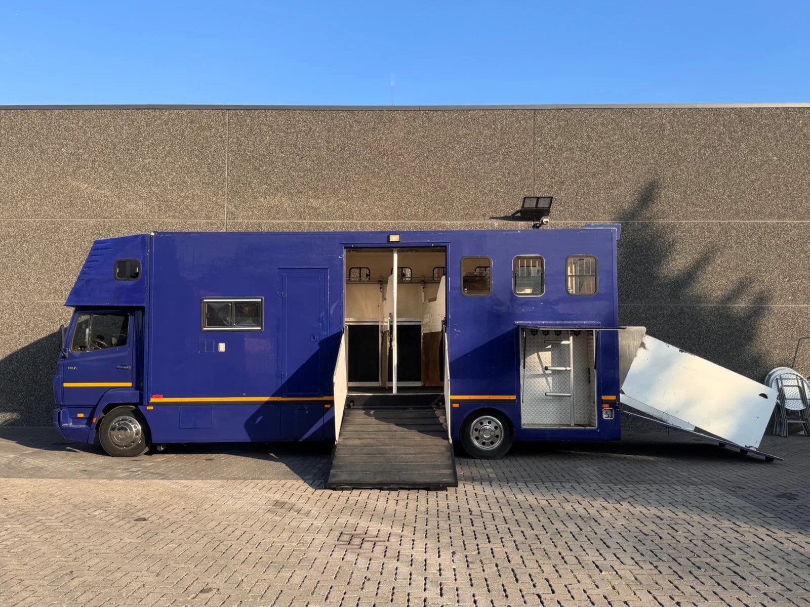 Mercedes-Benz 1117 RIGO’S HORSETRUCKS 5 PAARDEN, Auto's, Overige brandstoffen, Mercedes-Benz, Bedrijf, 125 kW