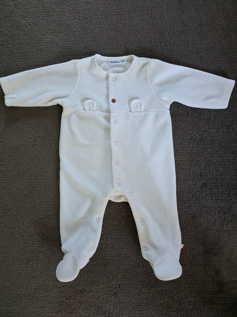 Fluweelzachte pyjama’s van het merk Noukies. Maat: 3 M–62 cm, Kinderen en Baby's, Ophalen, Zo goed als nieuw
