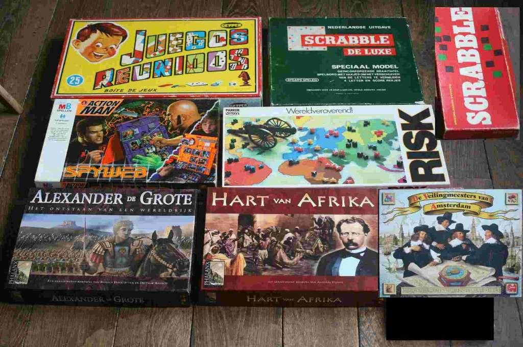 8 x spellen scrabble, 999 games, risk, monopoly,..., Ophalen of Verzenden, Zo goed als nieuw