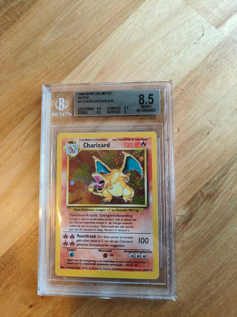 Charizard (BS 4), BGS 8,5, Hobby en Vrije tijd, Ophalen of Verzenden, Zo goed als nieuw, Losse kaart, Foil