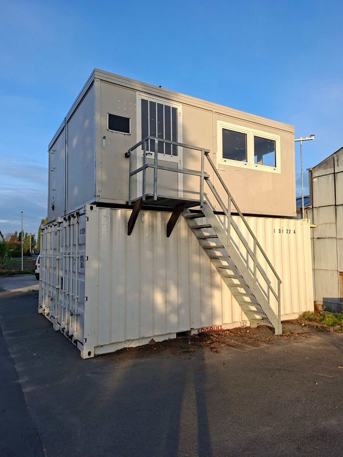 Dubbeldeks Containercombi: 2x 20ft Zeecontainer + Bureau-uni, Enlèvement