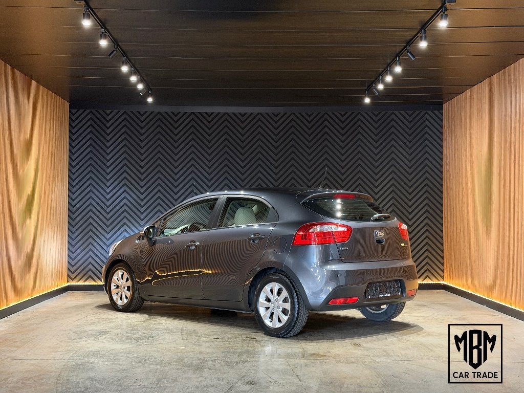 ✅ Kia Rio 1.4 CRDi GARANTIE Airco Navi Cruise C. Parksensor, Auto's, Kia, Voorwielaandrijving, Euro 5, Stof, Beige
