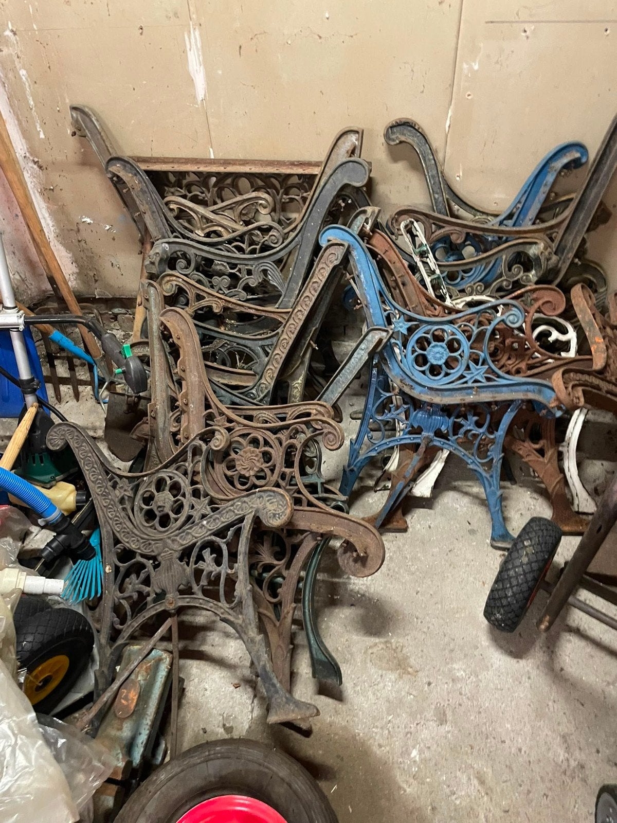 Pieds de banc en fonte., Enlèvement