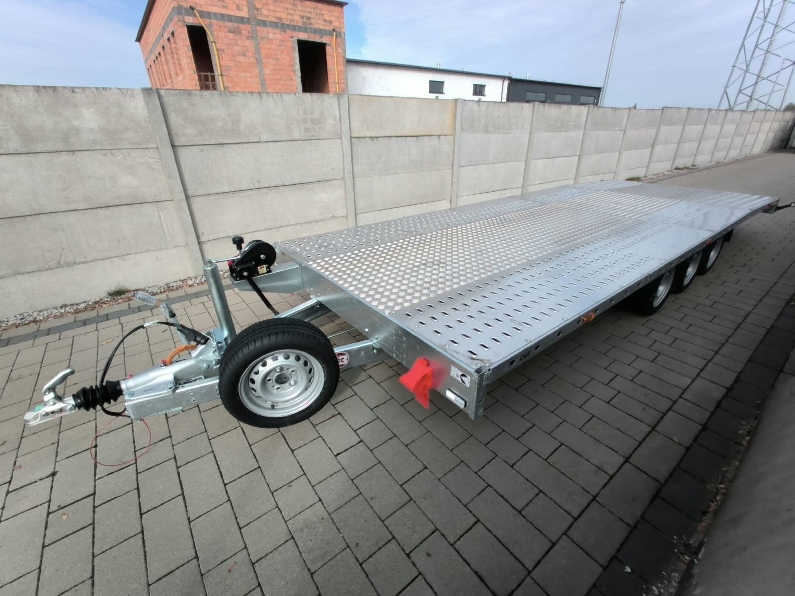 Nieuwe 4-Asser Autoambulance | NL kenteken | 3500 Kilo, Auto diversen, Ophalen, Zo goed als nieuw