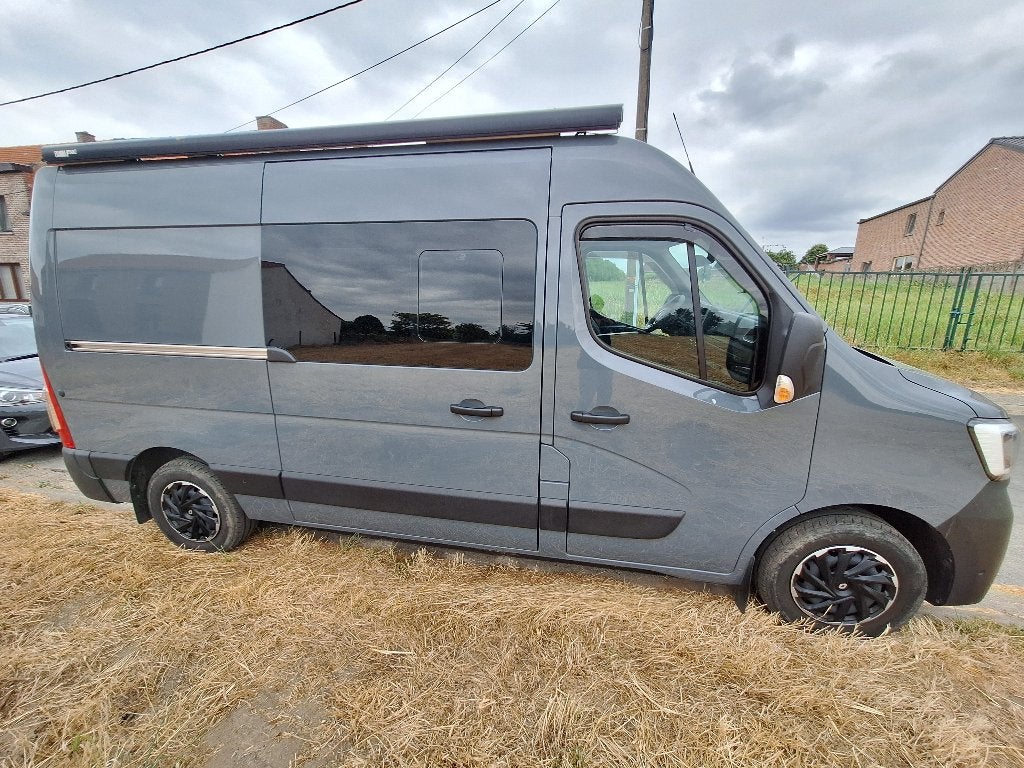 Off grid buscamper Renault, slechts 28200 kms, Caravans en Kamperen, Chemisch toilet, Buscamper of Camperbus, ESP - Contrôle de stabilité