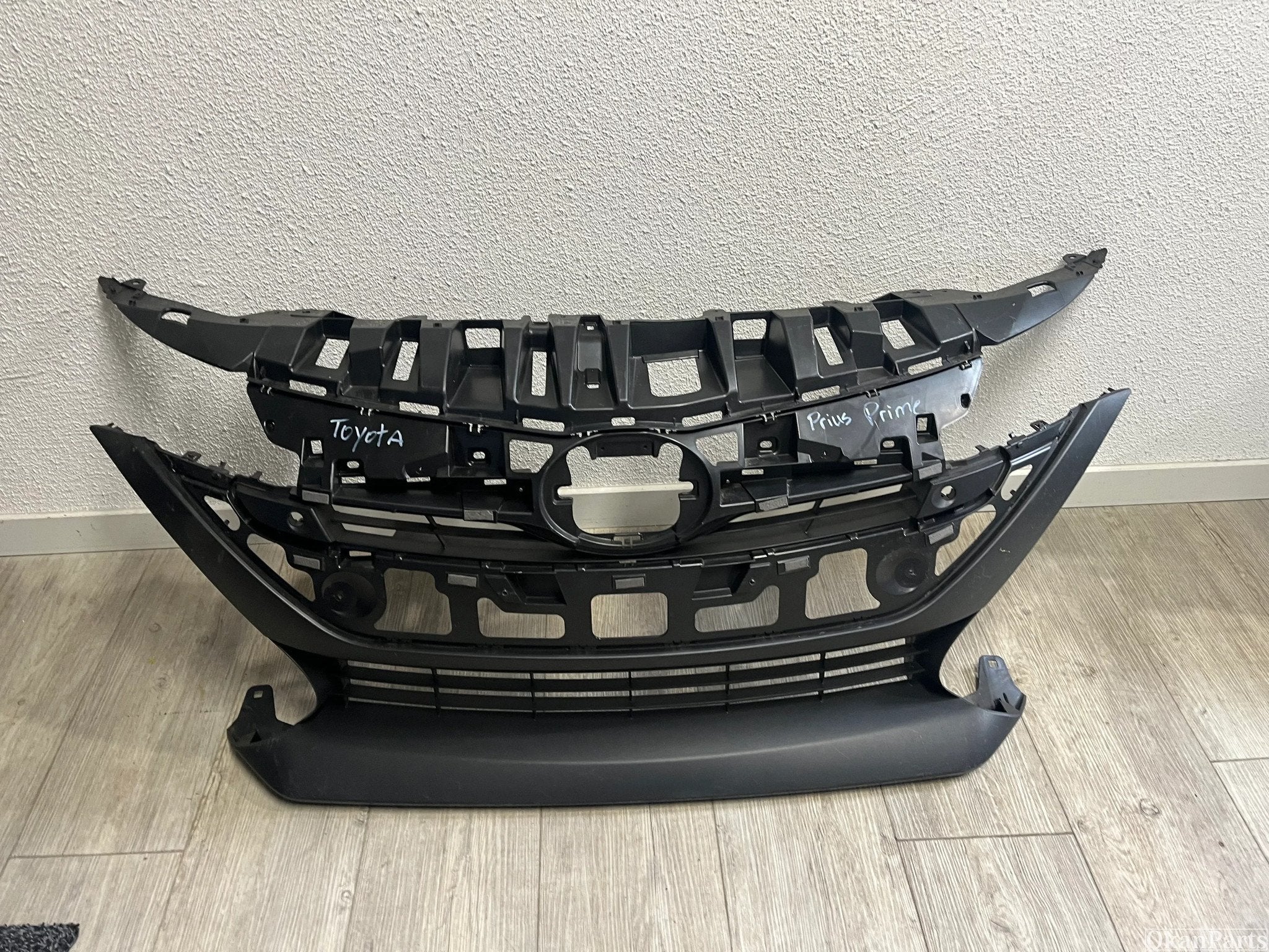 Toyota Prius Prime Grille 5310147040/50, Gebruikt, Voor, Toyota