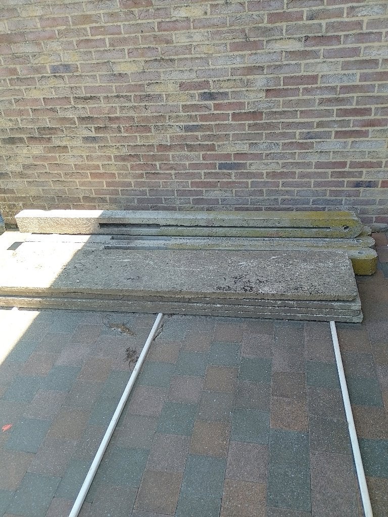 Betonnen platen en palen., Ophalen, Gebruikt, Overige materialen
