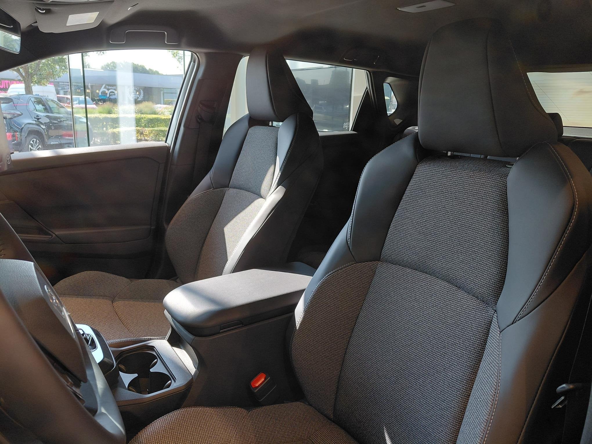 Toyota BZ4X Sedan, Auto's, Automaat, Stof, Overige kleuren, Nieuw
