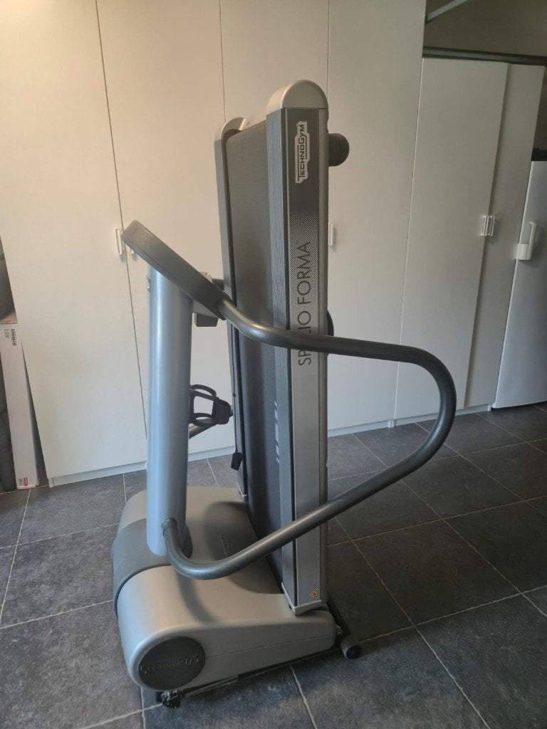 Loopband Technogym plaatsbesparend en inklapbaar!, Sport en Fitness, Fitnessmaterialen, Gebruikt, Benen, Ophalen of Verzenden