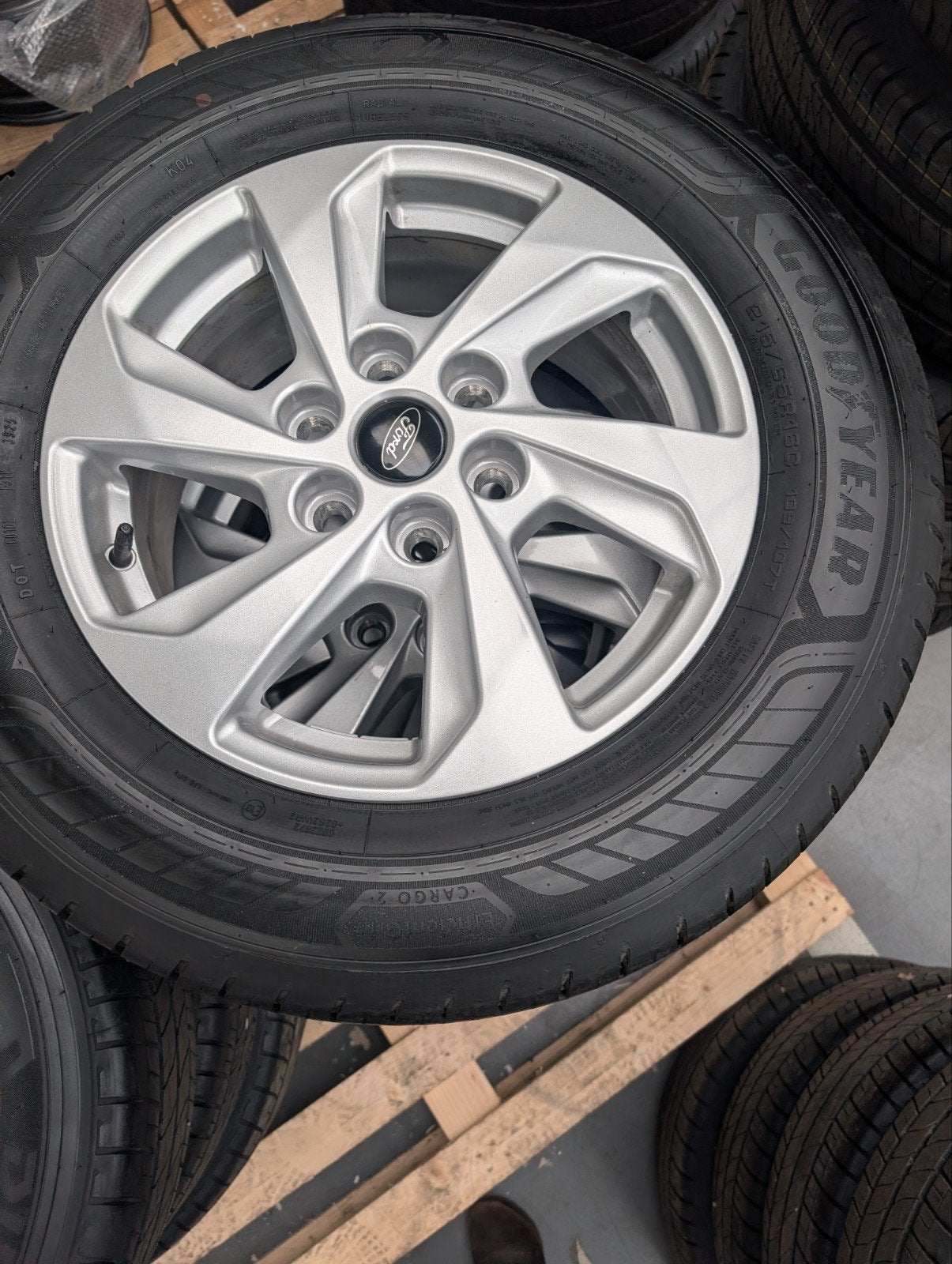 Nieuwe banden, Alu velgen 16", TPMS. Transit Custom V710, Auto-onderdelen, Ophalen, Nieuw, Band(en), Custfobe@ford.com