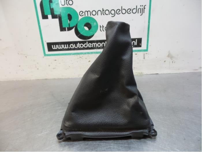 Enveloppe levier de vitesse d'un Mazda 3 (3 03-), -, 3 mois de garantie, Mazda, Utilisé