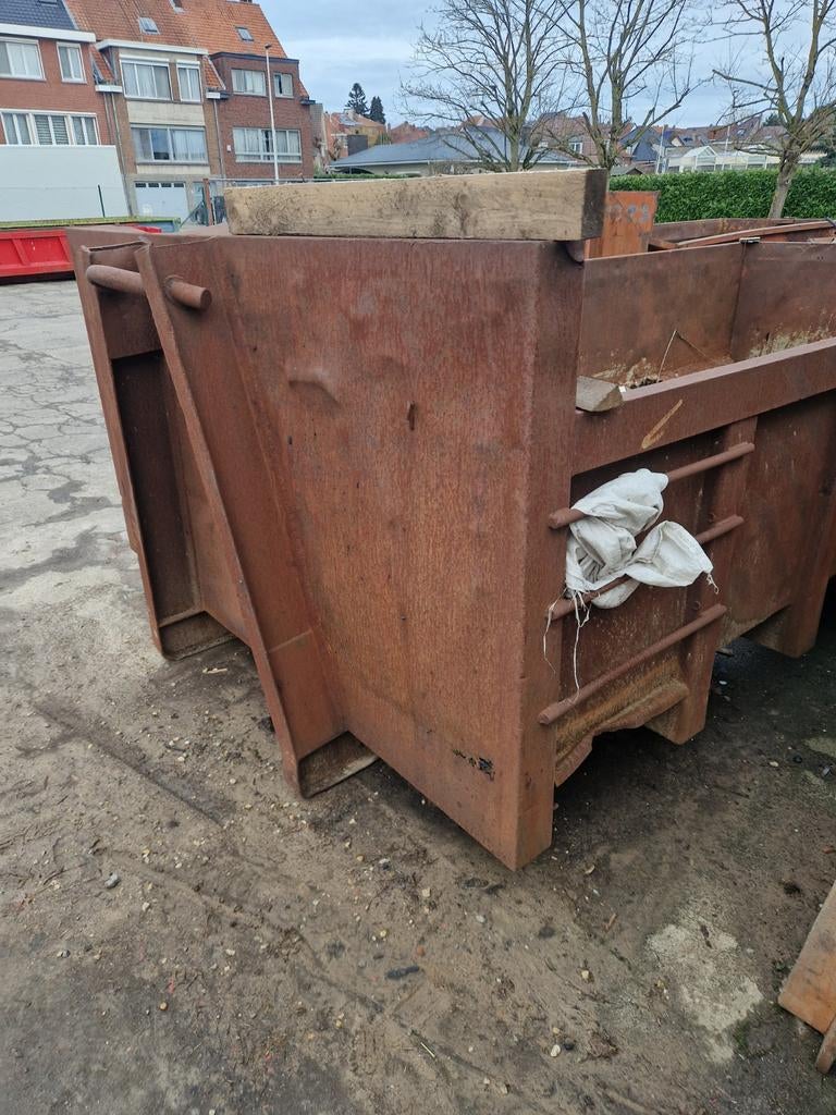 Container 12m³ met werk, Ophalen