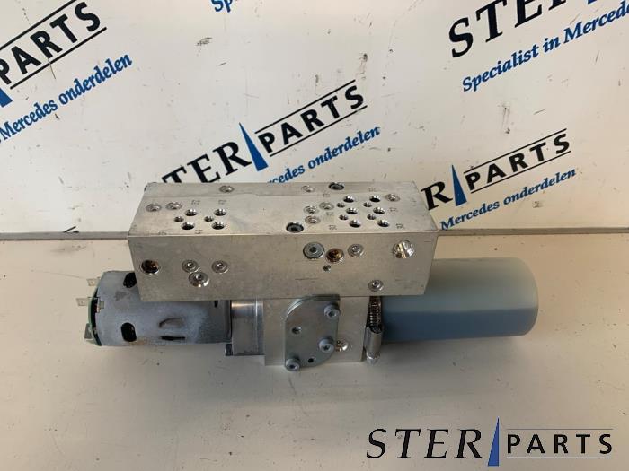 Hydrauliek pomp van een Mercedes SL, Gebruikt, -, Ophalen of Verzenden, -