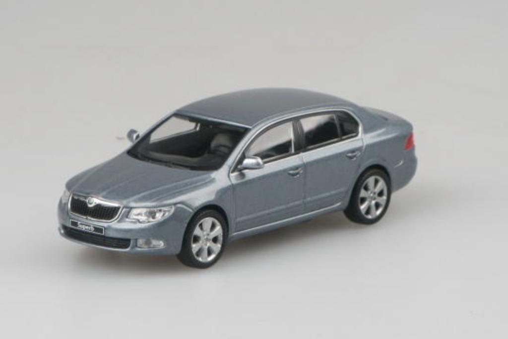 Skoda Superb gris métallisé, Hobby & Loisirs créatifs, Envoi, Neuf, Voiture