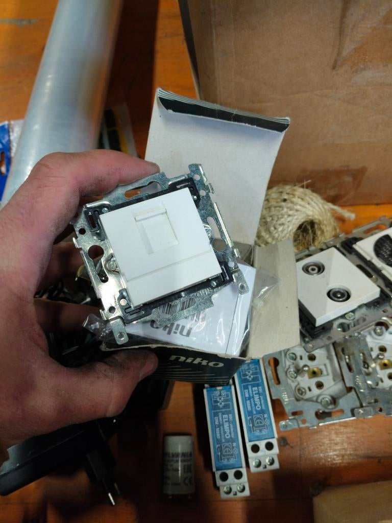 Niko rj45, coax, dimmer, stopcontacten, enkele schakelaar, Ophalen, Nieuw