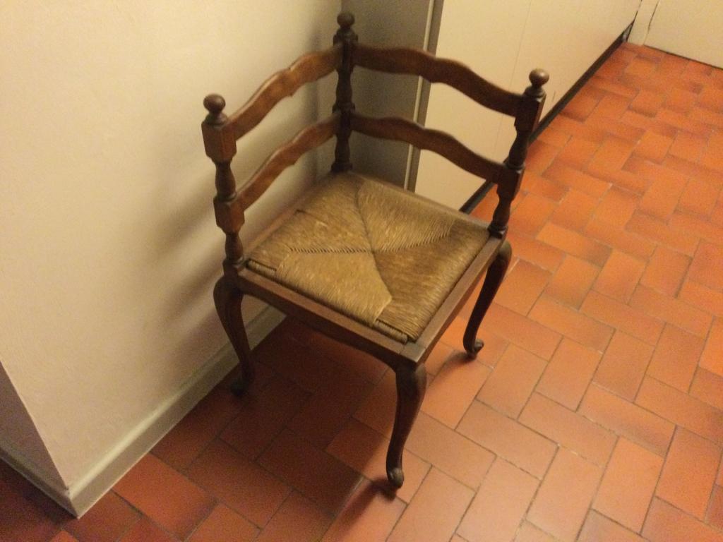 Antiek hoekstoel in eik, Antiek en Kunst, Ophalen