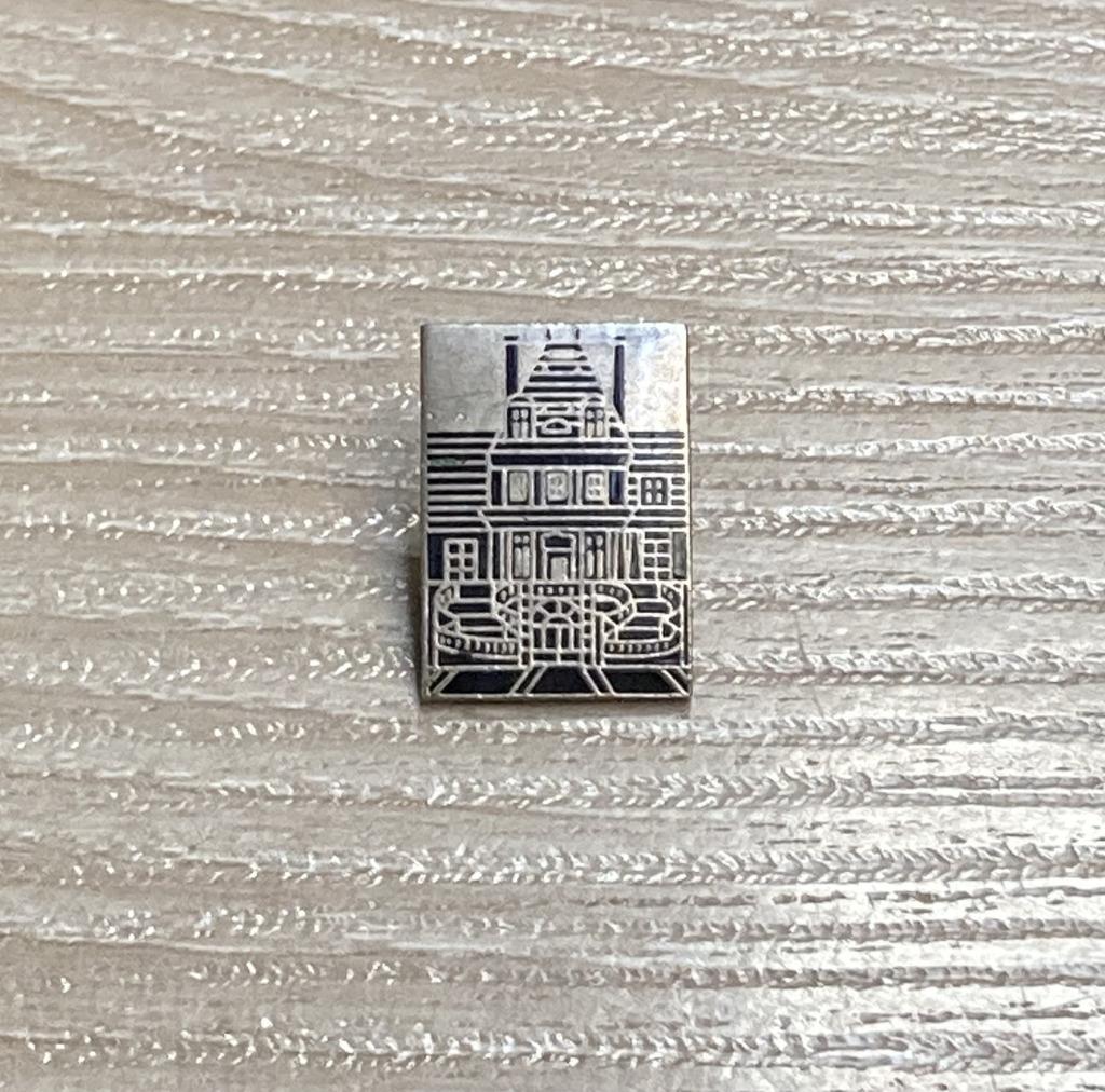 PIN - GEBOUW - BATIMENT, Envoi, Utilisé, Autres sujets/thèmes, Insigne ou Pin's