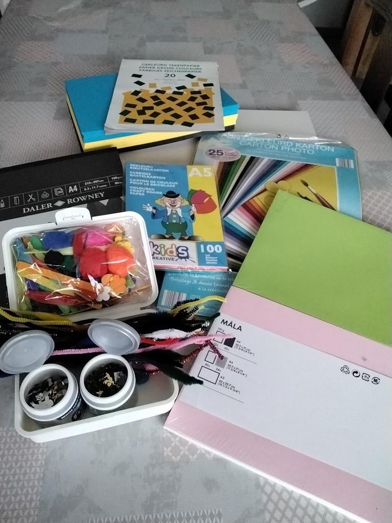 Knutselpapier, Hobby en Vrije tijd, Ophalen, Zo goed als nieuw