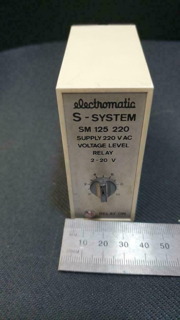 jw1098: Electronic S-System SM125 220 voltage level relay, Ophalen of Verzenden, Gebruikt