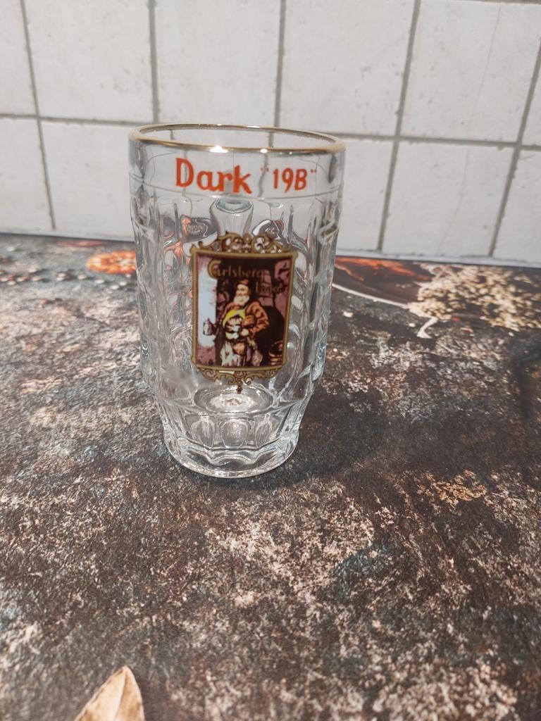 Chope à bière Carlsberg Lager Dark 19B, Enlèvement ou Envoi, Comme neuf, Verre ou Verres, Autres marques