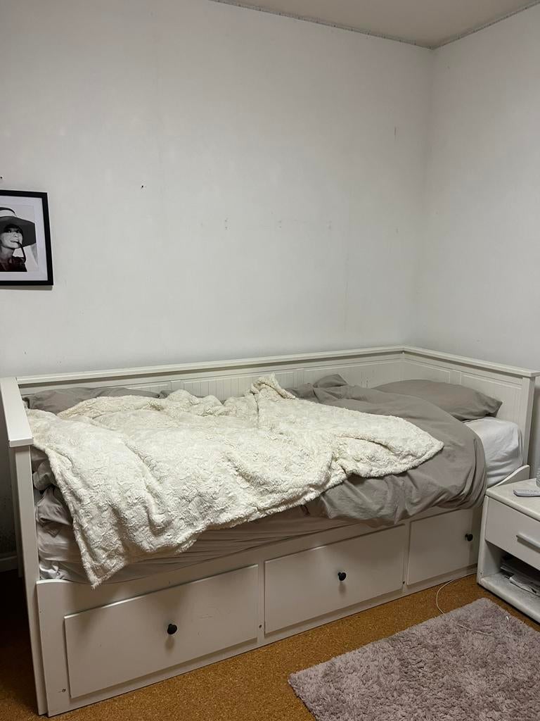 Hemnes Ikea bedbank + matrassen, Huis en Inrichting, Ophalen, Zo goed als nieuw