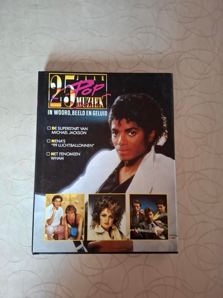 Boek 25 jaar popmuziek, Ophalen of Verzenden, Zo goed als nieuw
