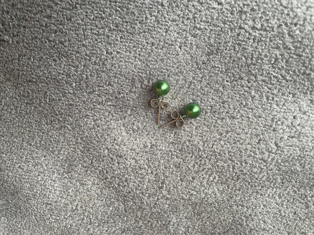 Oorbellen - groen - nieuw, Handtassen en Accessoires, Oorbellen, Ophalen of Verzenden, Nieuw, Groen, Knopjes of Stekers