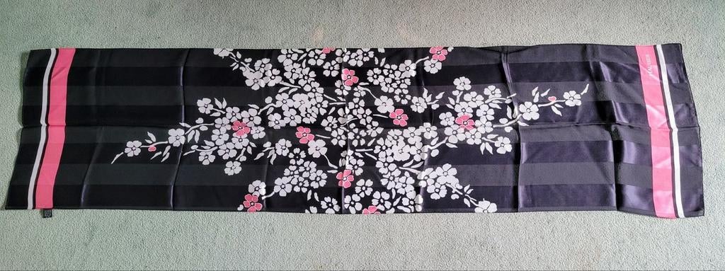 Hauber foulard uit 100% zijde., Kleding | Dames, Ophalen of Verzenden, Zo goed als nieuw