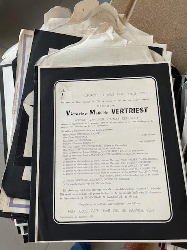 200Rouwbrieven personen geboren en/of overleden Ingelmunster, Verzamelen, Ophalen of Verzenden, Rouwkaart