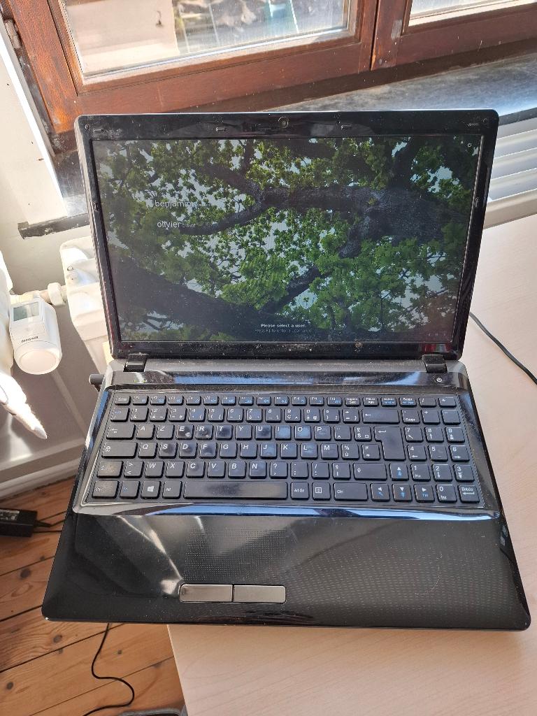 Oude 32-bits laptop — Voor klusjesman of, Computers en Software, Windows Laptops, Ophalen, Gebruikt, Minder dan 4 GB, 15 inch