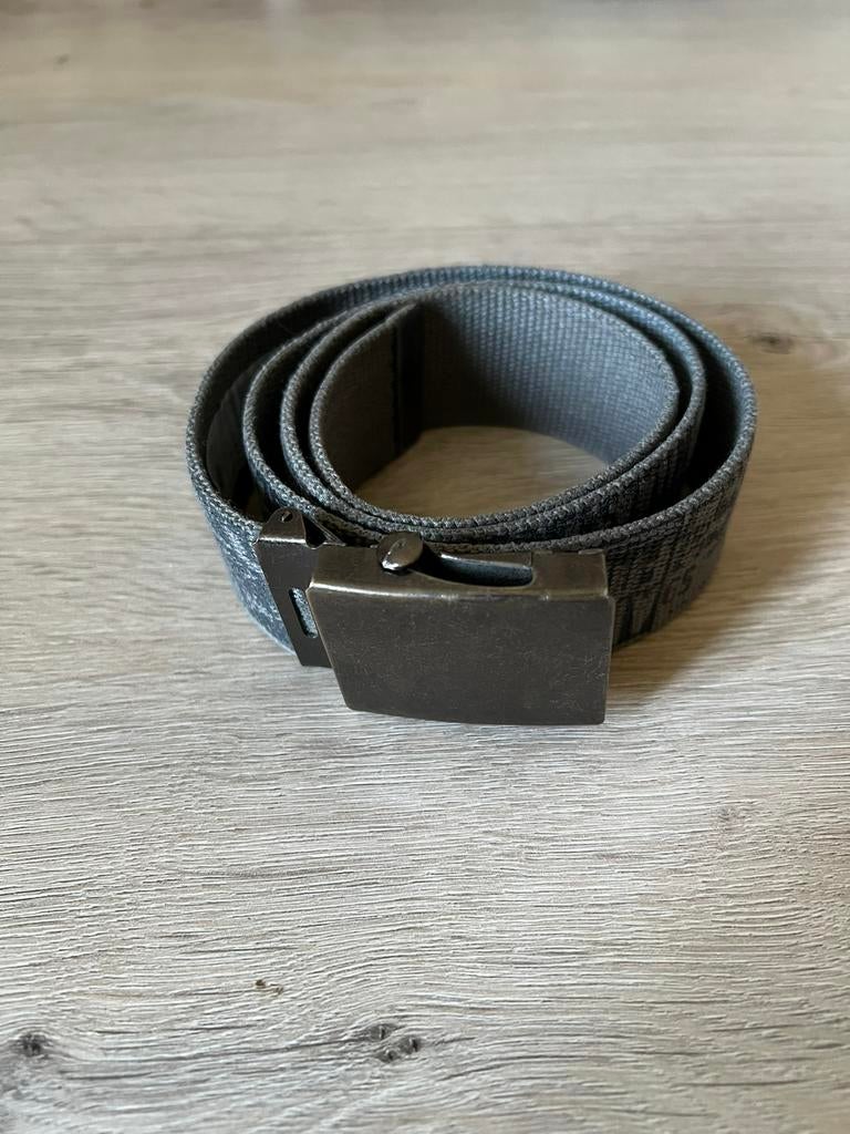 Ceinture en toile grise avec boucle métallique, Vêtements | Hommes, Ceintures, 95 à 105 cm, Autres couleurs, Comme neuf, Enlèvement