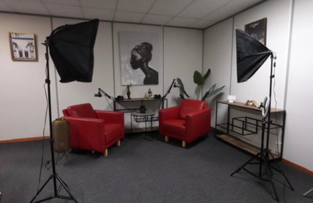 Te koop: Complete Podcast Studio – ( met beeld), Ophalen of Verzenden, Zo goed als nieuw, Achtergrond