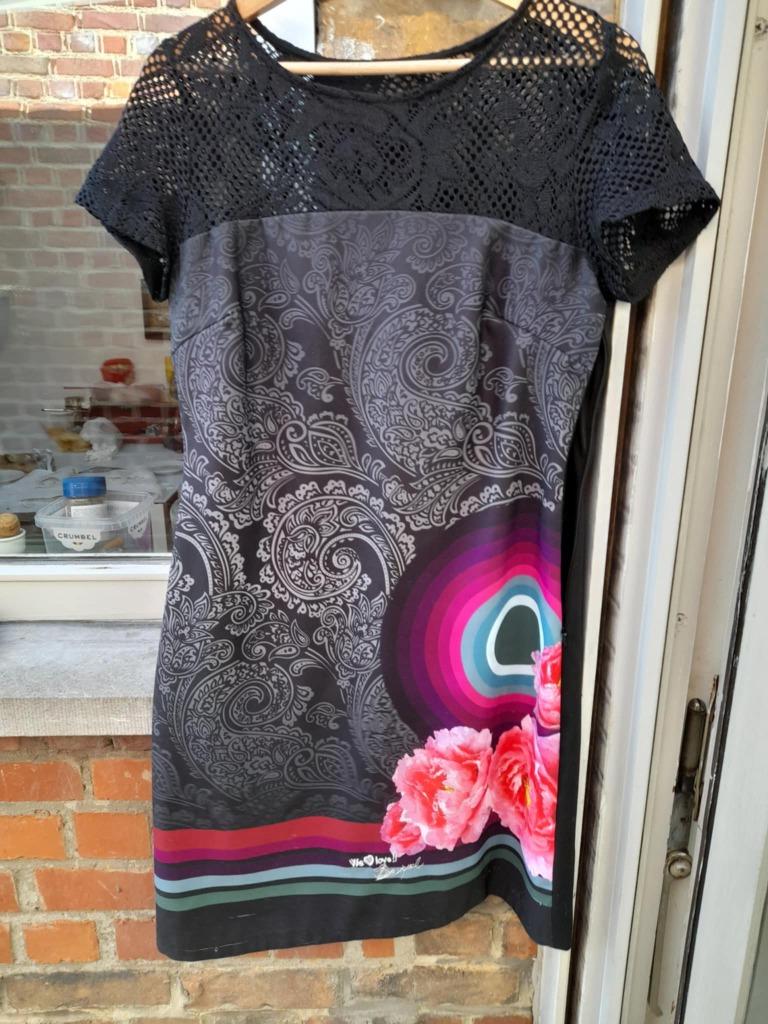 Zwart kleedje met bloemen 'Desigual' Maat 40, Kleding | Dames, Jurken, Gedragen, Maat 38/40 (M), Zwart, Onder de knie, Ophalen of Verzenden