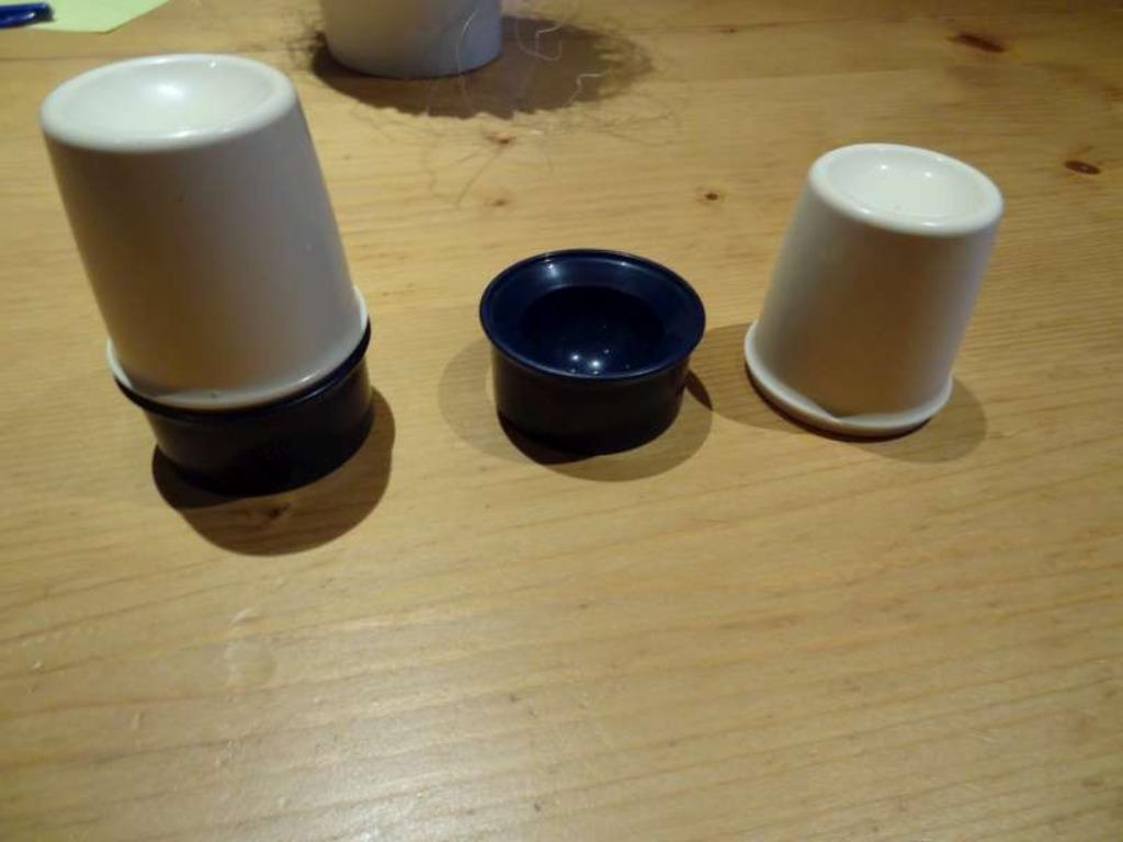 2 tupperware eierdopjes, Huis en Inrichting, Ophalen of Verzenden, Zo goed als nieuw, Blauw, Overige typen