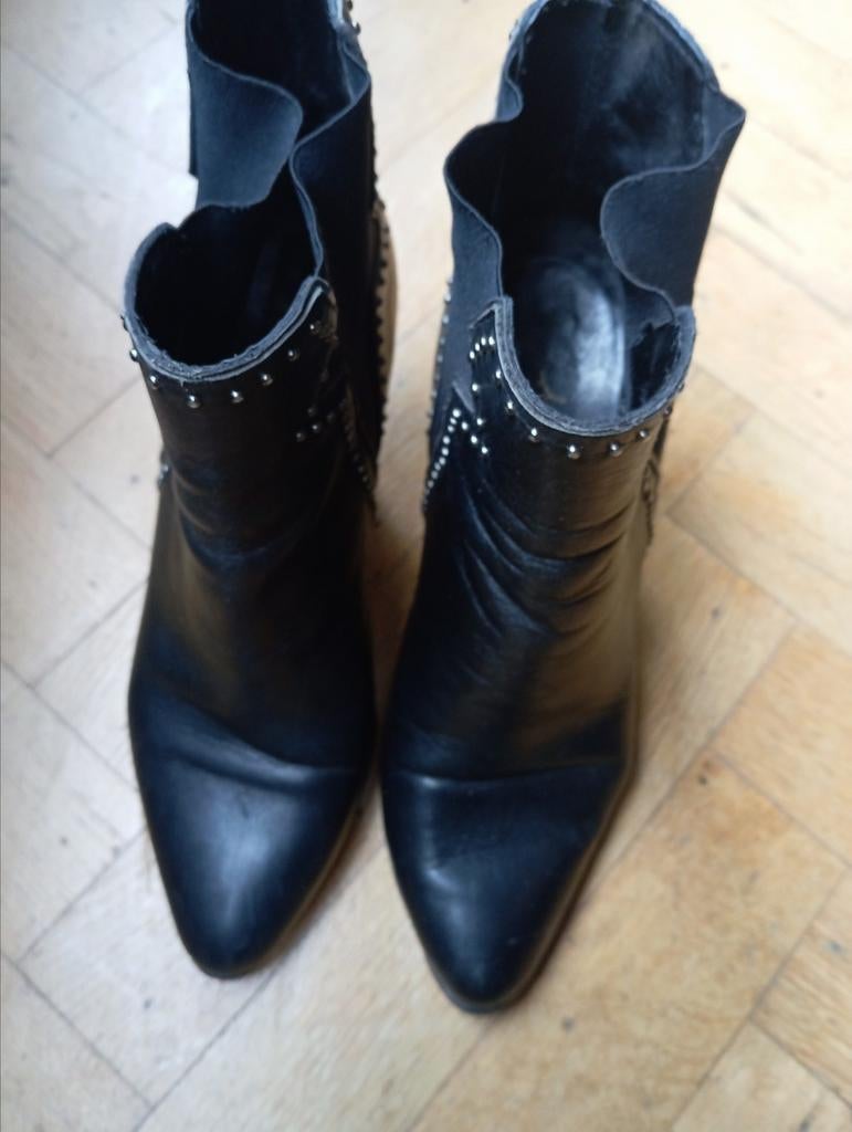 Bottes courtes noires à petits clous, taille 39, Enlèvement ou Envoi, Comme neuf