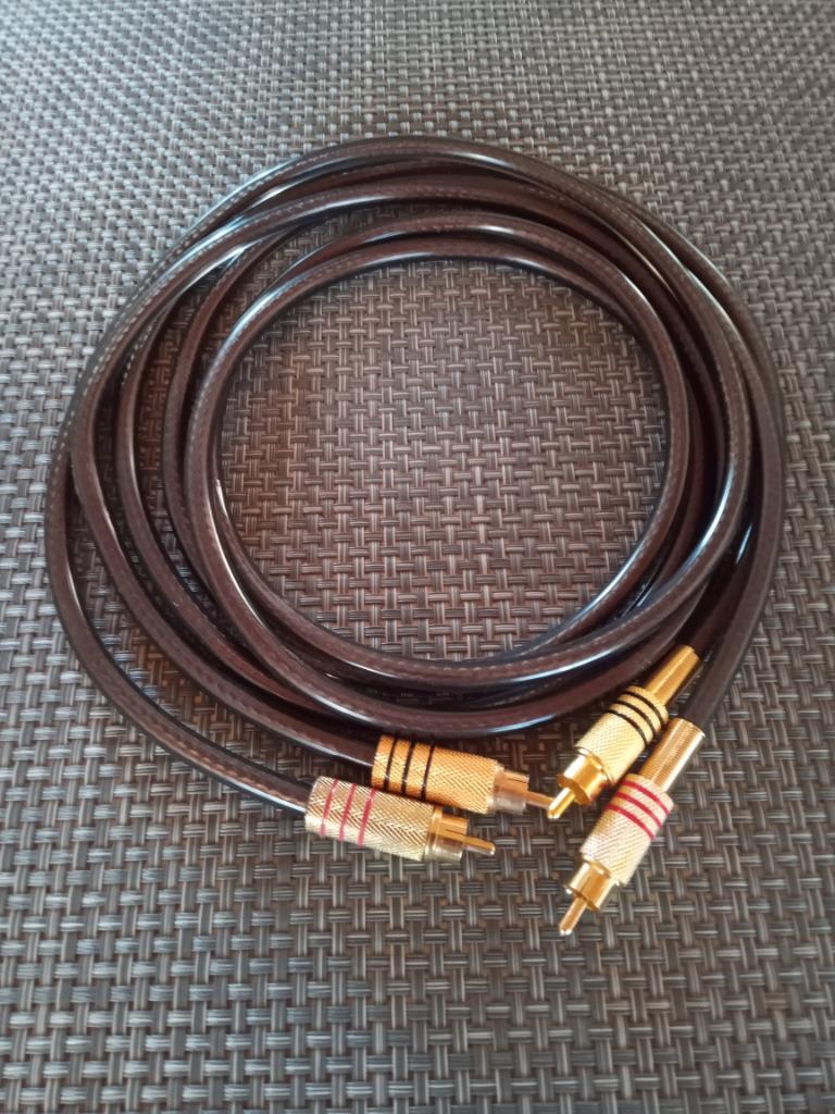 2 câbles avec connecteurs droits RCA plaqués-or de 145 cm, Enlèvement, Comme neuf