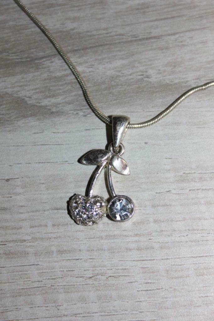 Collier chaîne+pendentif cerises, Enlèvement ou Envoi, Utilisé, Argent