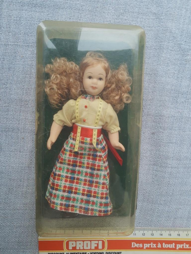 Porseleinen popje nog nieuw in verpakking, Verzamelen, Ophalen of Verzenden, Zo goed als nieuw