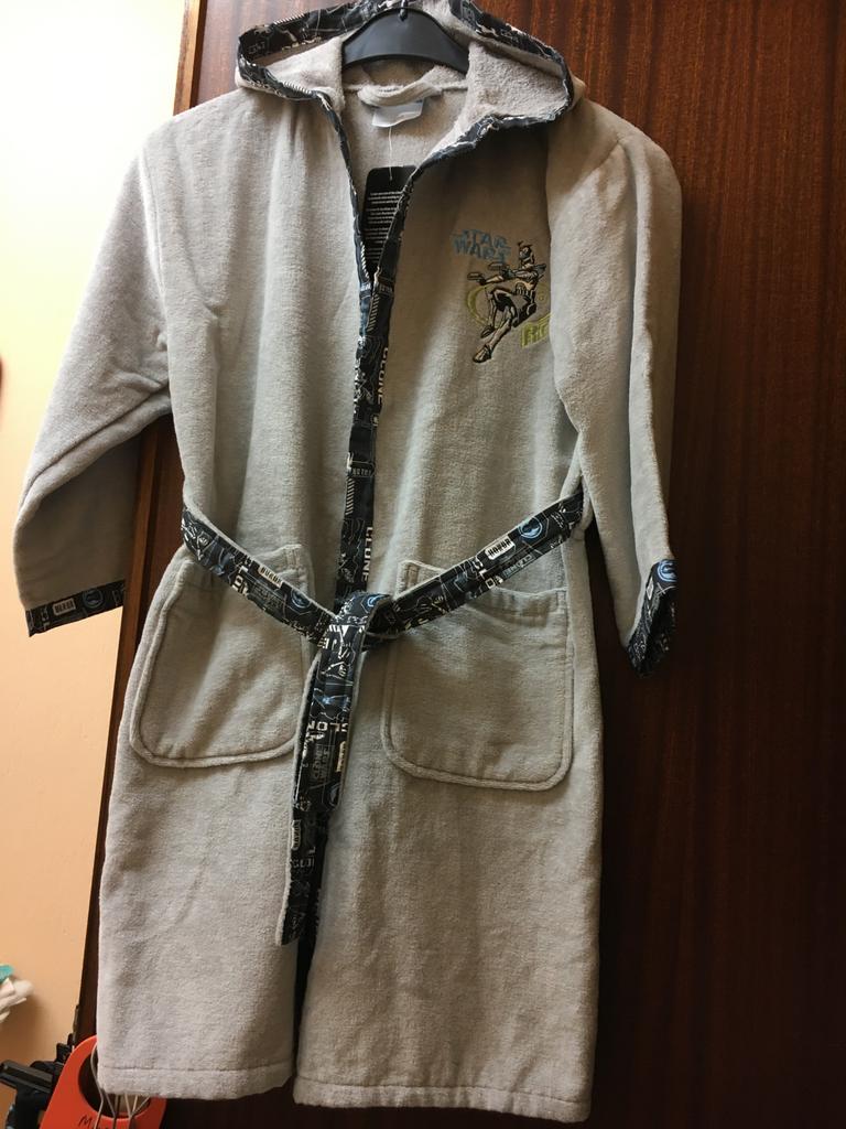 Exclusieve kamer jas Star Wars maat 9/10j (134/140)NIEUW!, Ophalen of Verzenden, Nieuw, Jongen, Nacht- of Onderkleding