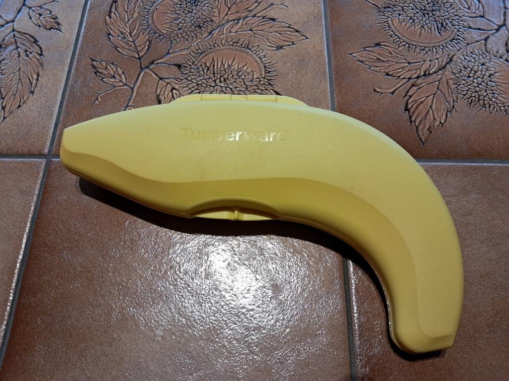 Boîte à banane Banana Joe Tupperware, Maison & Meubles, Cuisine| Tupperware, Utilisé, Boîte, Jaune, Enlèvement ou Envoi