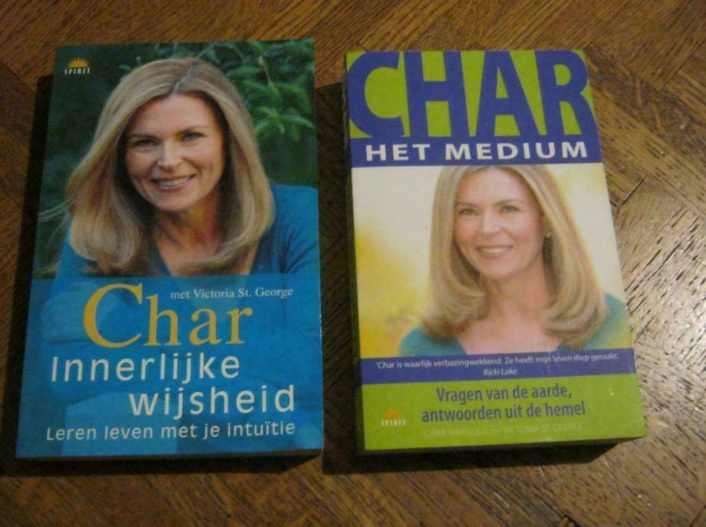 2 boeken Char - het Medium, Enlèvement ou Envoi, Utilisé