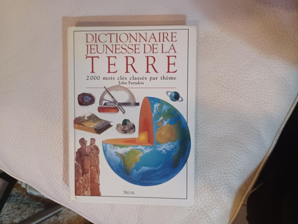 quasi gratuit EARTH YOUTH DICTIONARY, Enlèvement, Comme neuf