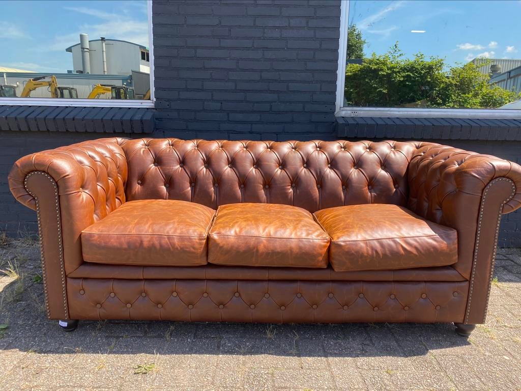 Stoere Chesterfield zetel cognac GRATIS GELEVERD, Huis en Inrichting, Zetels | Voetbanken en poefs, Leer, Ophalen of Verzenden