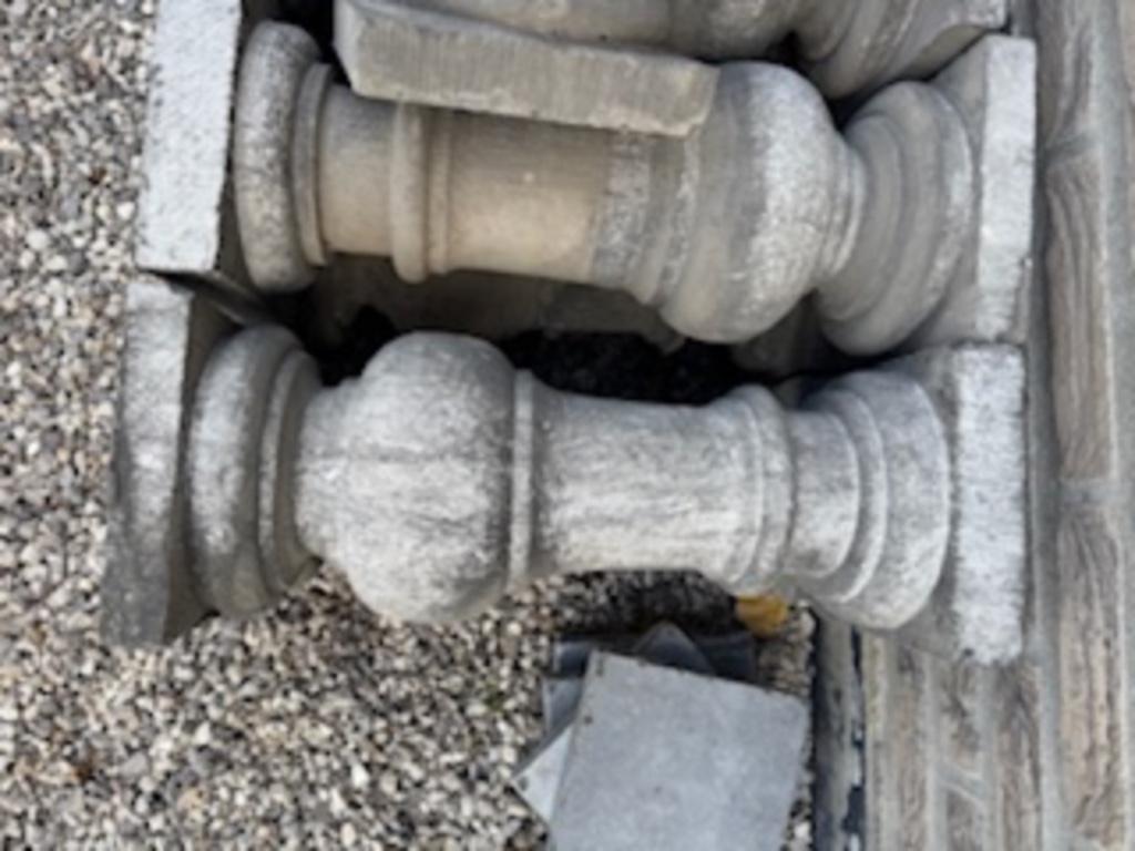 Balusters in blauwe steen, Ophalen