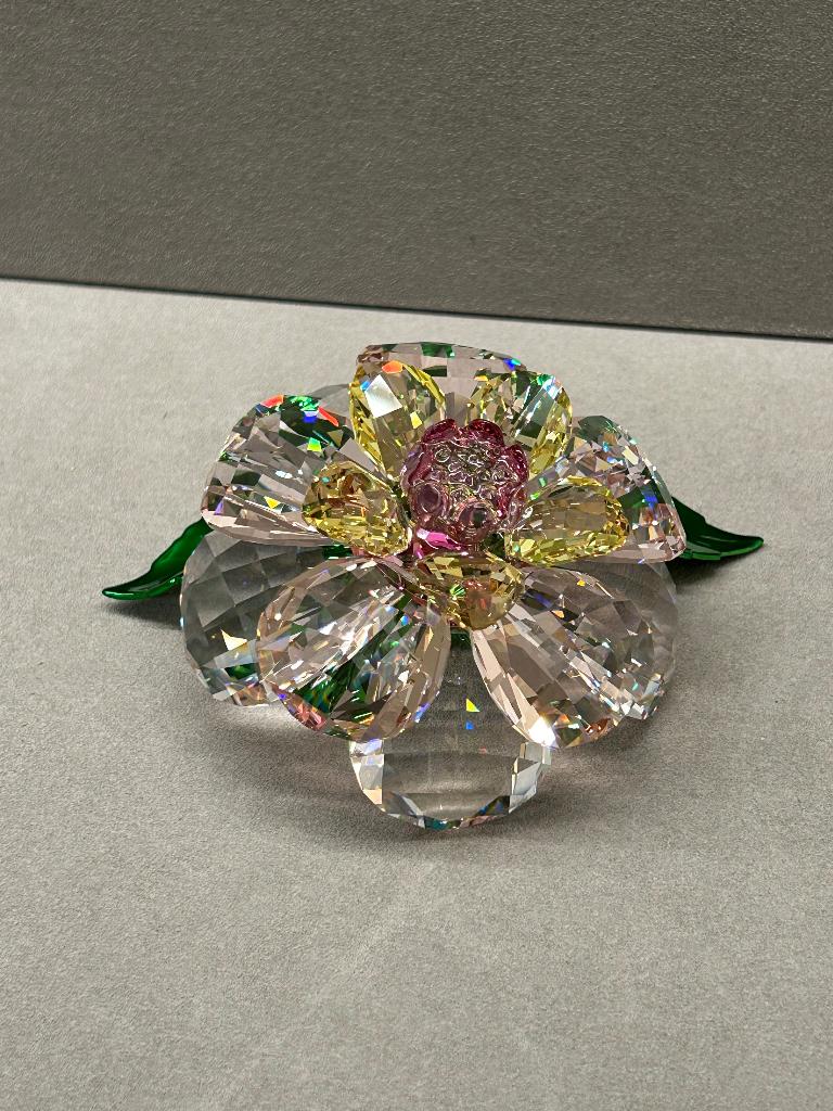 Swarovski Idyllia Florere Camellia bloem, Collections, Swarovski, Neuf, Figurine, Enlèvement ou Envoi