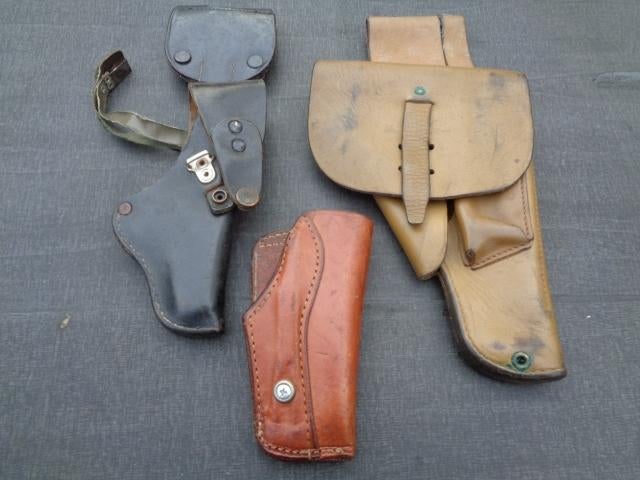 Oudere lederen holsters aan 16 euro / stuk, Verzamelen, Ophalen of Verzenden, Landmacht, Overige typen