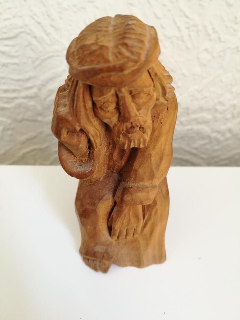 Klein Peinzend Christus beeldje in handgesneden hout, Antiek en Kunst, Antiek | Religieuze voorwerpen, Ophalen of Verzenden