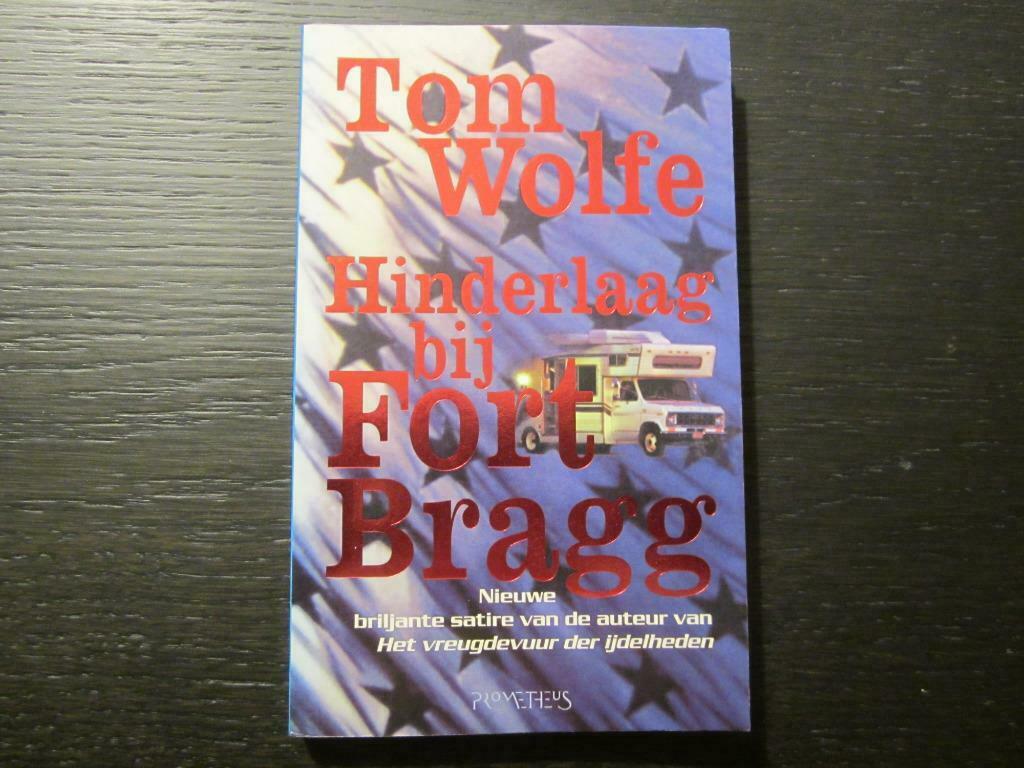 Hinderlaag bij  Fort Bragg  -Tom Wolfe -, Ophalen of Verzenden, Zo goed als nieuw