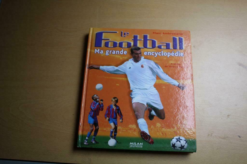 BOEK VOETBAL MIJN GROTE ENCYCLOPEDIE ZIDANE, Boeken, Ophalen of Verzenden, Zo goed als nieuw, Milan edition, Balsport