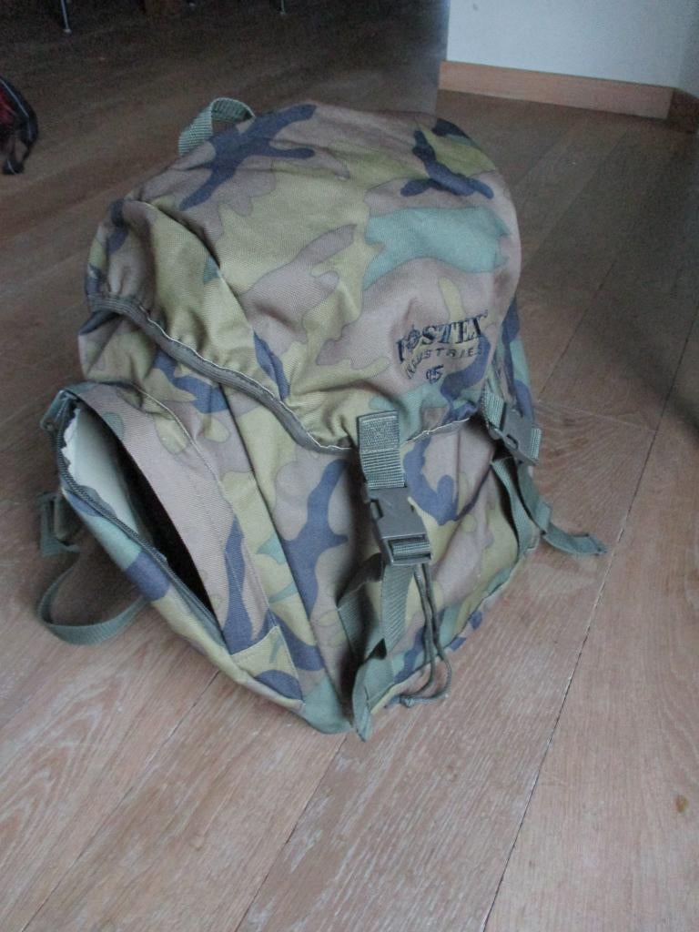 Fostex industrie rugzak army  militair meerdere opbergvakken, Enlèvement ou Envoi, 45 à 60 cm, Utilisé, Attache-remorque